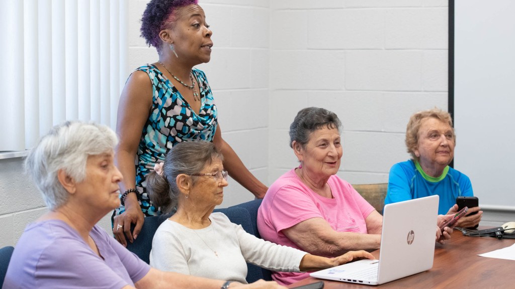 Picture of: Santa Rosa Retired Senior Volunteer Program gives technology lessons